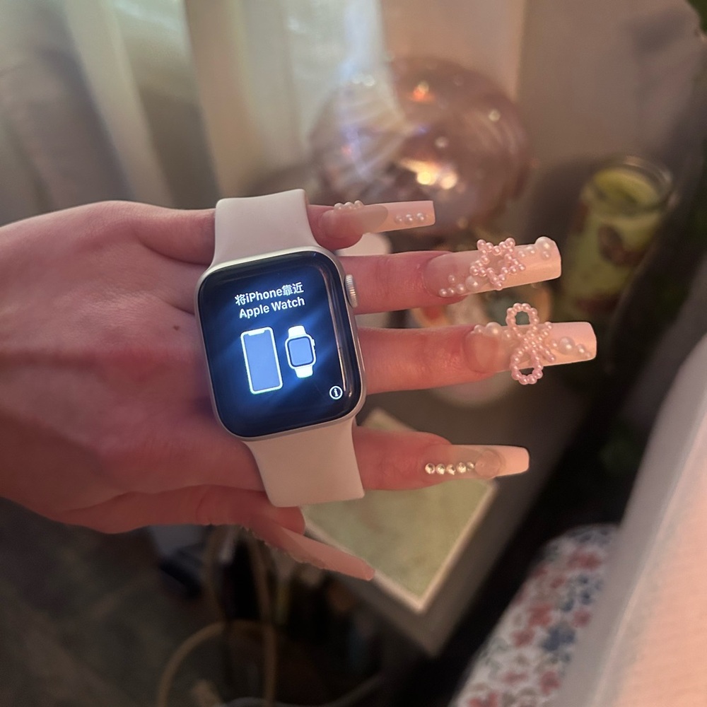 series 5 silver apple watch + charger